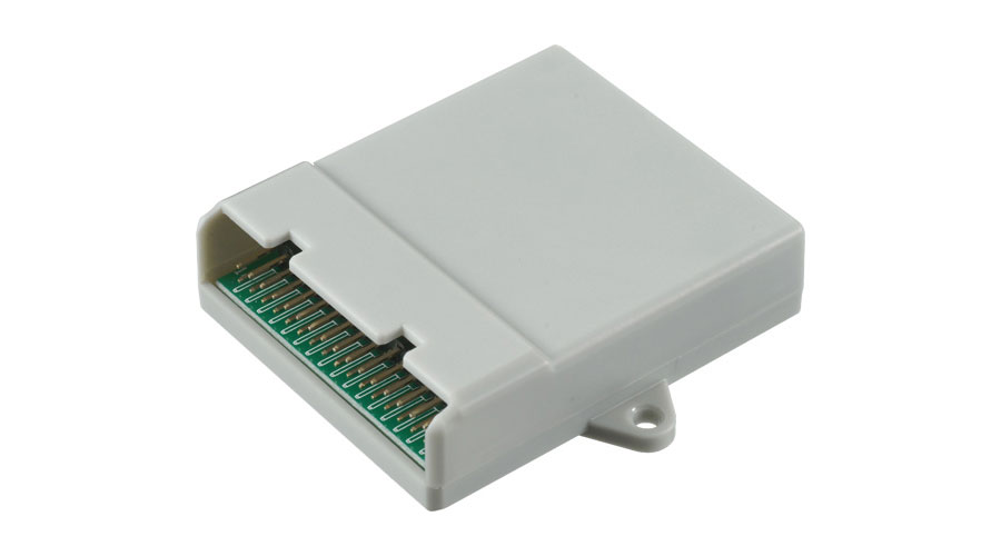 Распределительная коробка поддерживает два мембранных переключателя, 25 кнопок и 18 световых индикаторов